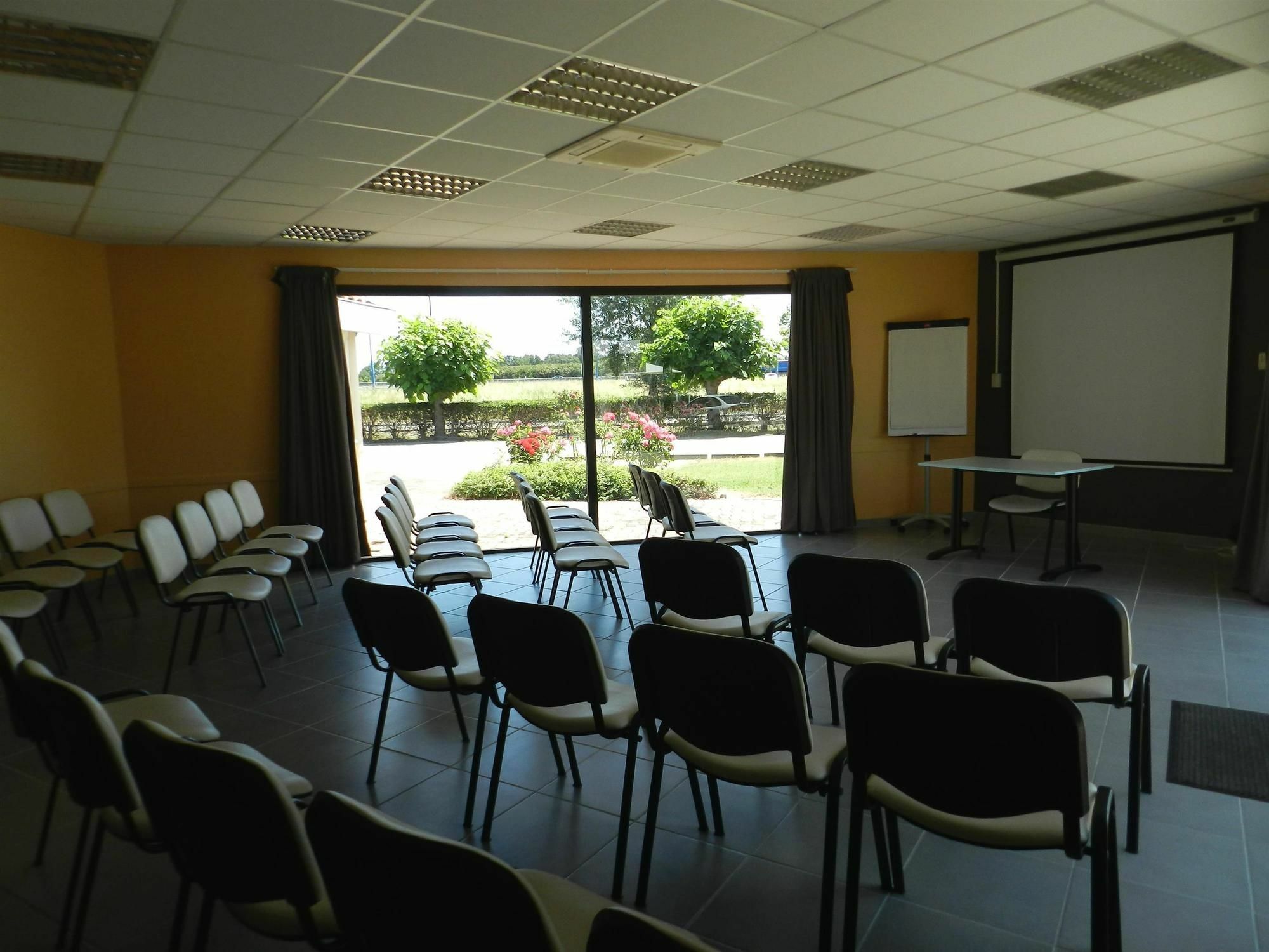 Hotel Kyriad Montauban Business photo
